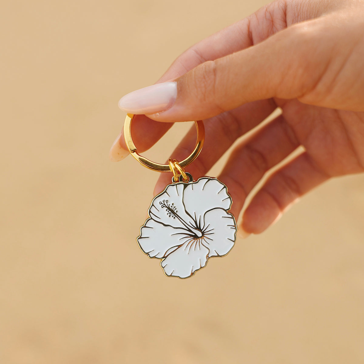 Resourceful - White Hibiscus Keychain | SHAKA TRIBE