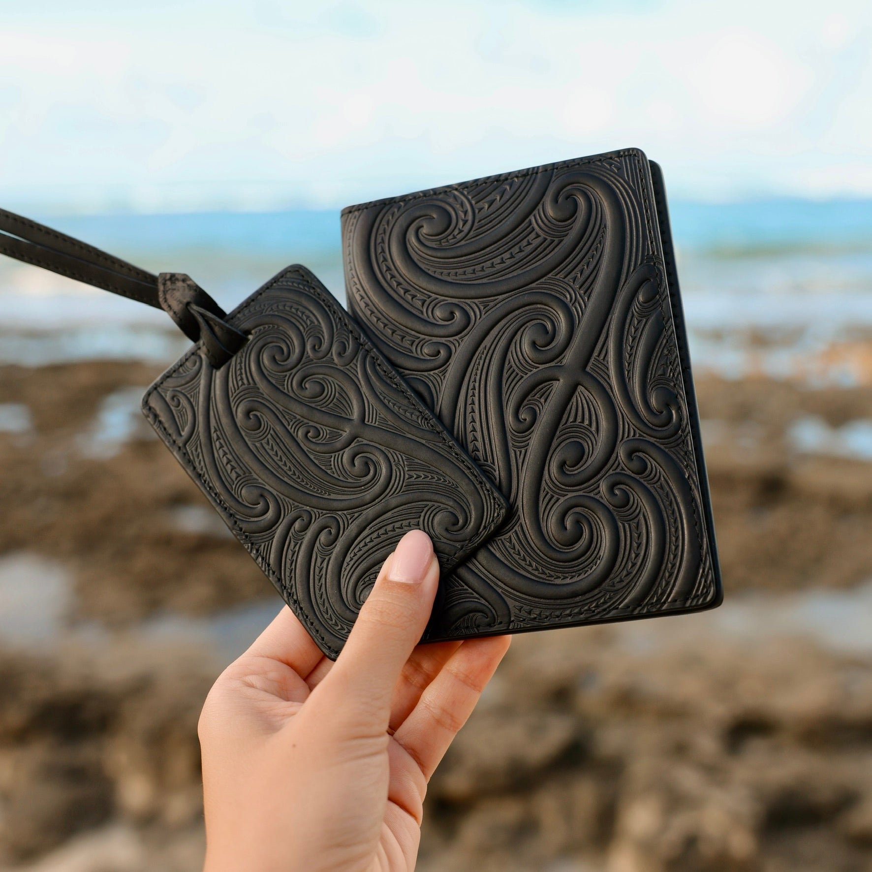 Legacy - Black Luggage Tag